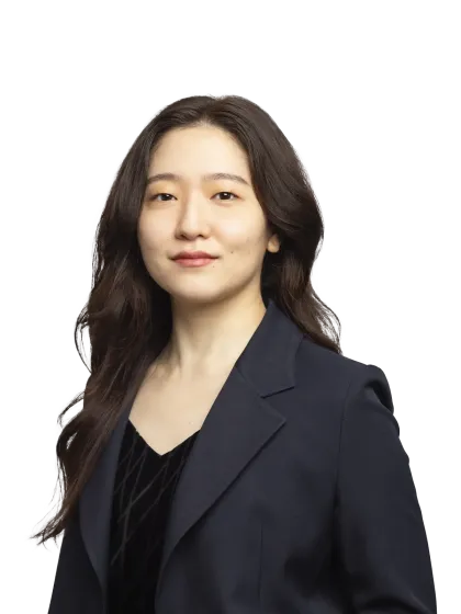Emma Lee headshot